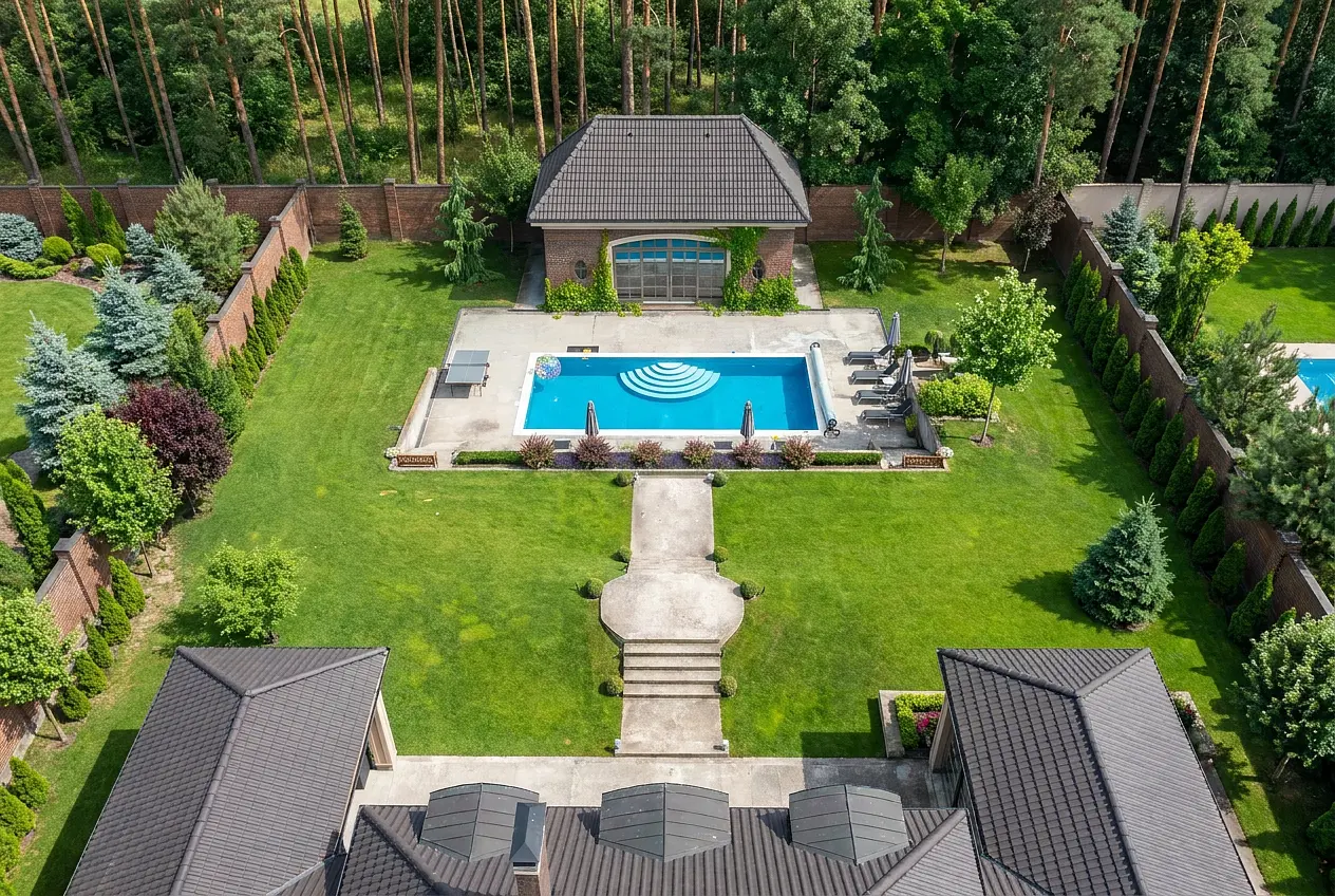 The backyard before the redesign