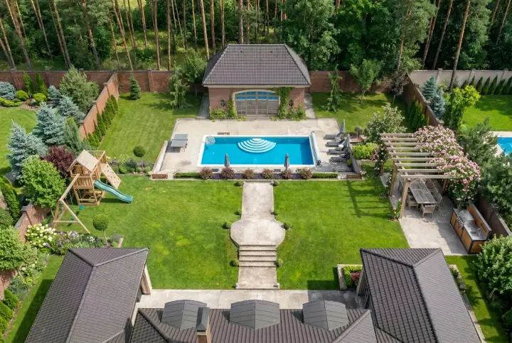 The same garden redesigned by Hadaa, with a play area and a pergola added