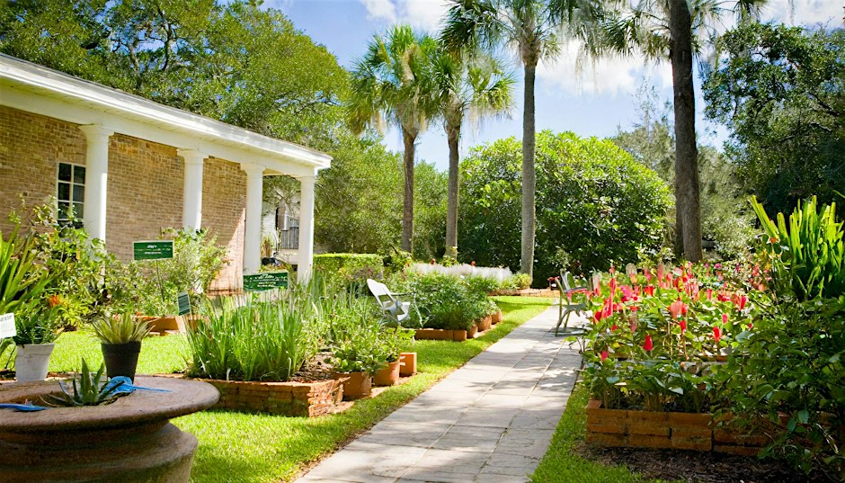 Reduce Stormwater Runoff- Brackett Library